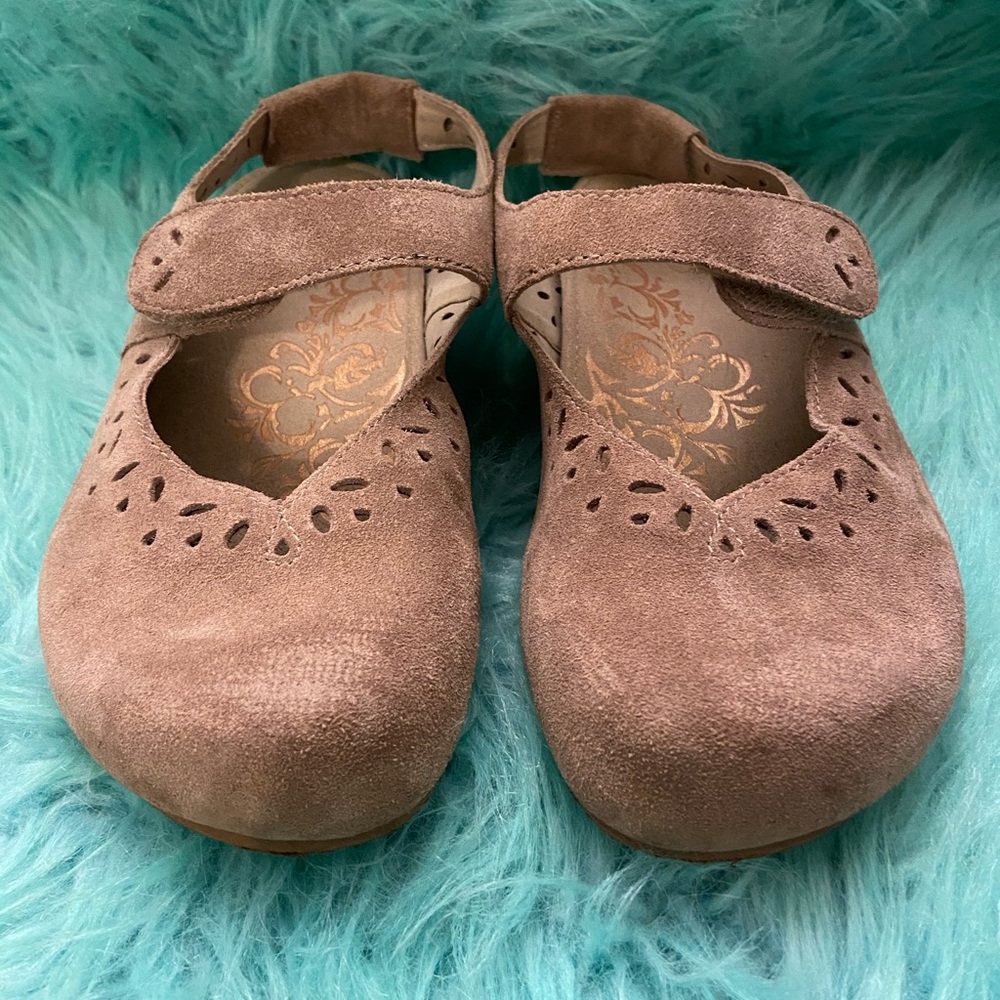 Aetrex clogs suede tan